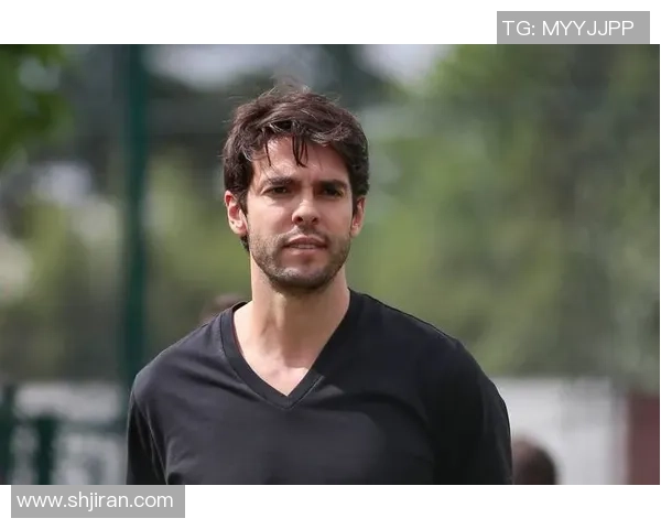 足球明星卡卡经典瞬间回顾与精彩图片分享